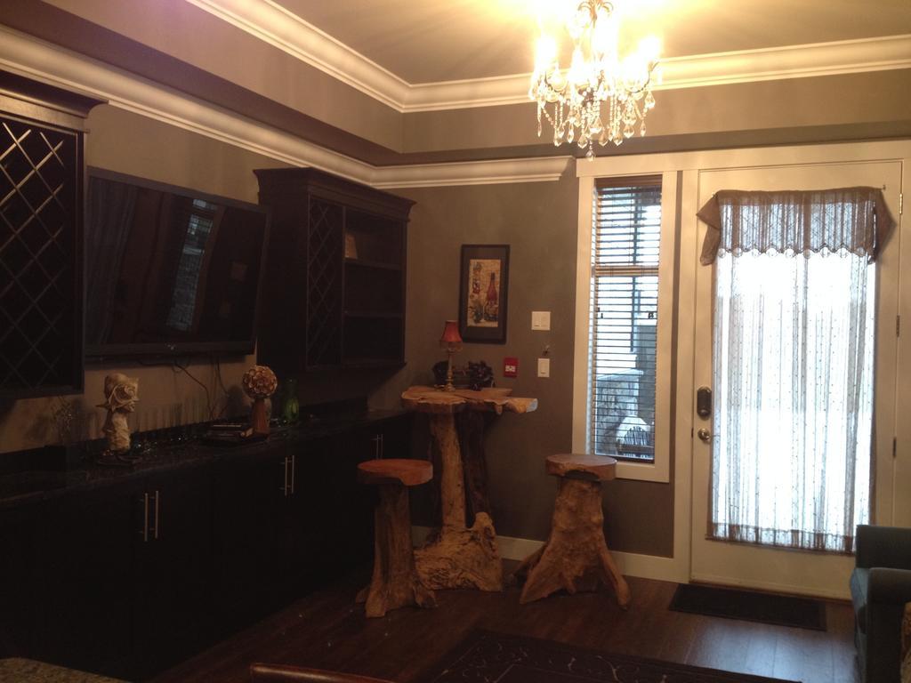 Brookside Inn Boutique Hotel Abbotsford Bagian luar foto